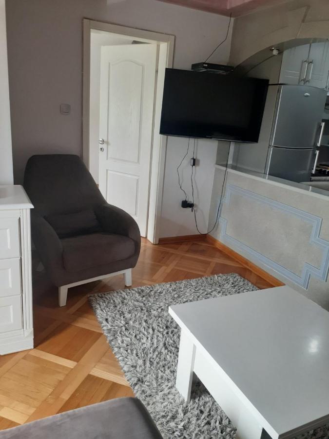 Loznicki Stan Na Dan 2 - Stan Na Dan Loznica Apartment Екстериор снимка